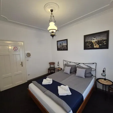 Hostel Authentic Centre - Only Private Belgrade