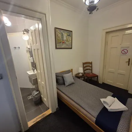 Hostel Authentic Centre - Only Private Belgrade