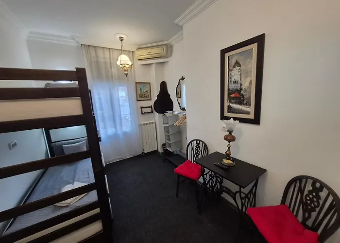 Authentic Centre - Only Private بيت شباب بلغراد